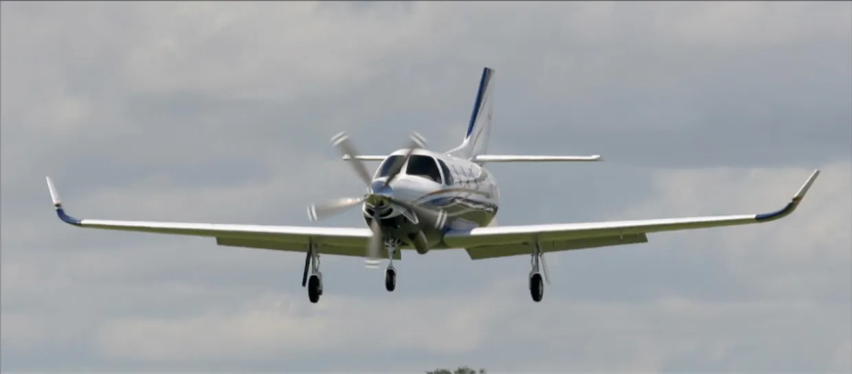 GOLAX light aircraft approaching a runway
